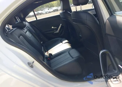 2019 Mercedes-Benz A 220 4Matic из США, поврежденный, VIN WDD3G4FB2KW021883